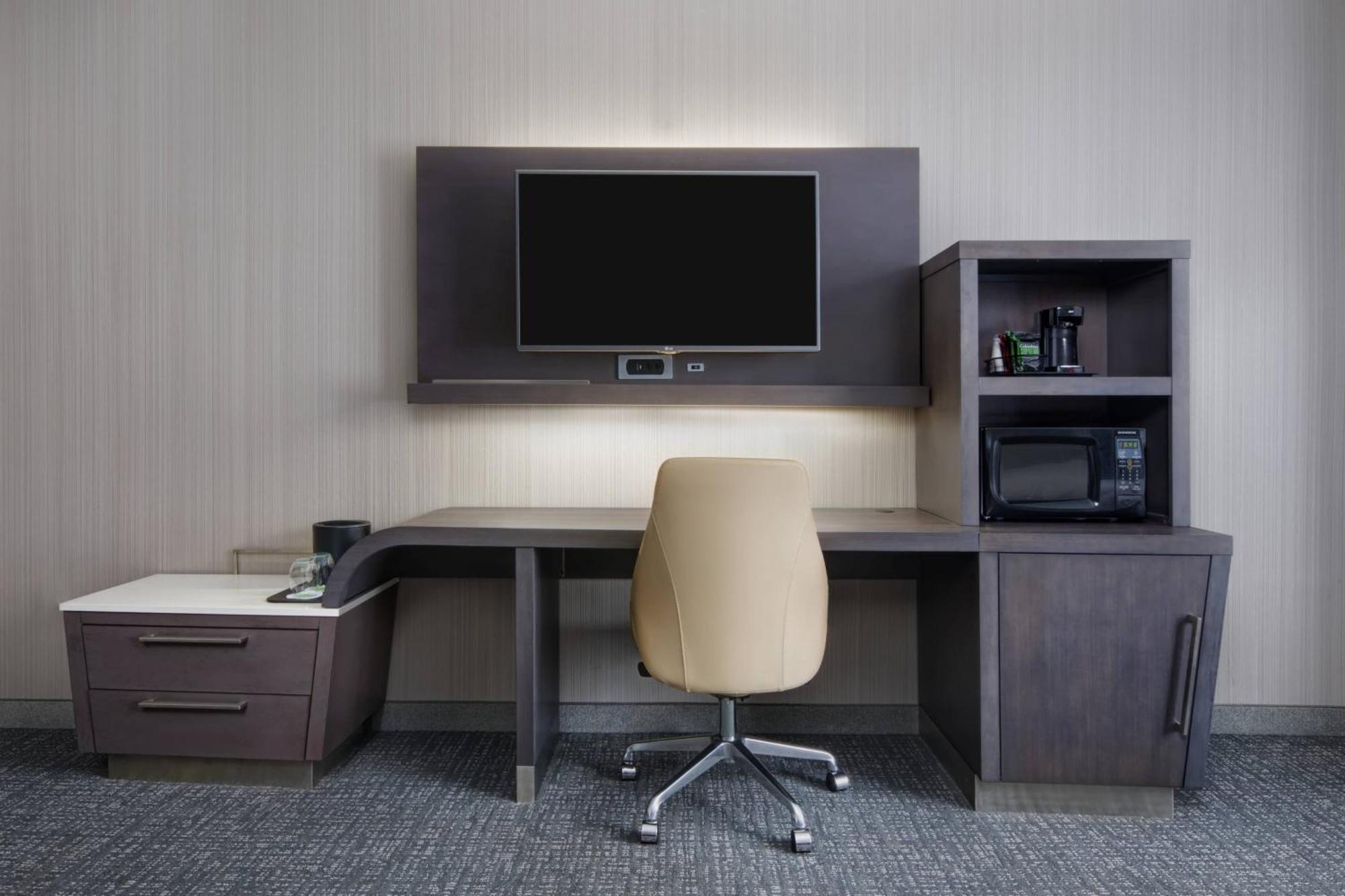 Courtyard By Marriott Richmond Downtown Hotel Exterior photo